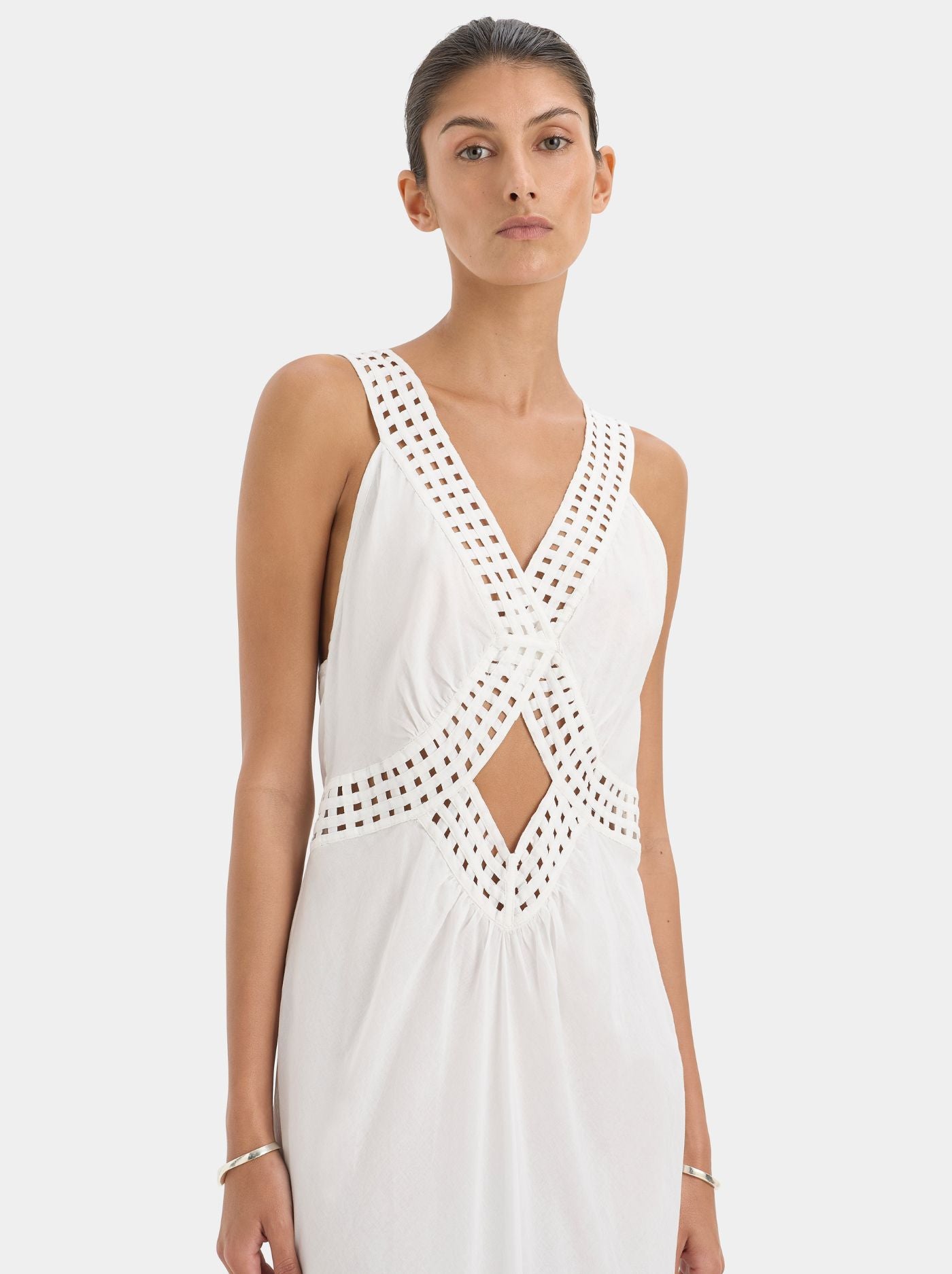 Vestido con Aberturas Cut-Out Mujer Cintura Marcada