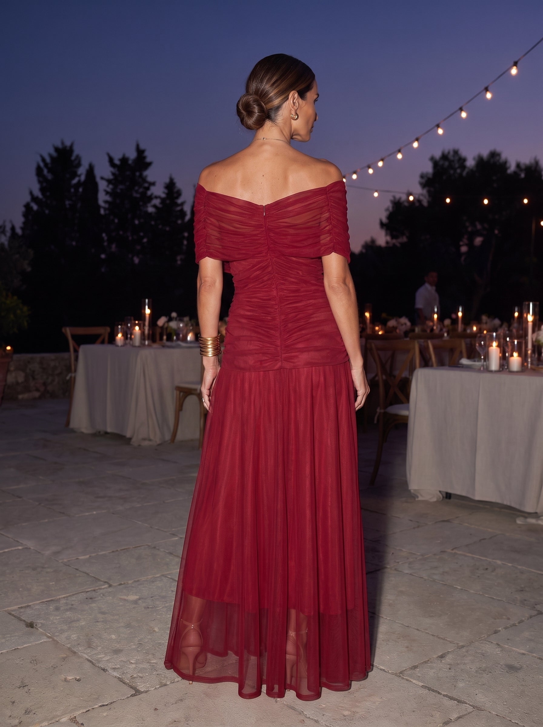 Irene | Vestido largo burdeos con escote asimétrico drapeado